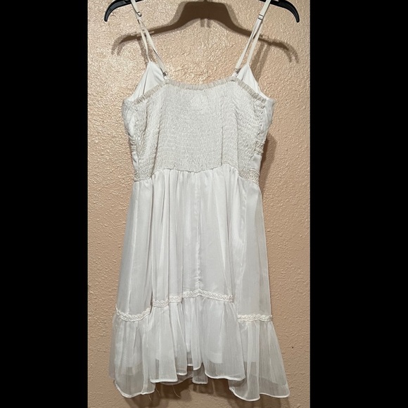 Gently worn cute white/beige dress size M. - Picture 2 of 3